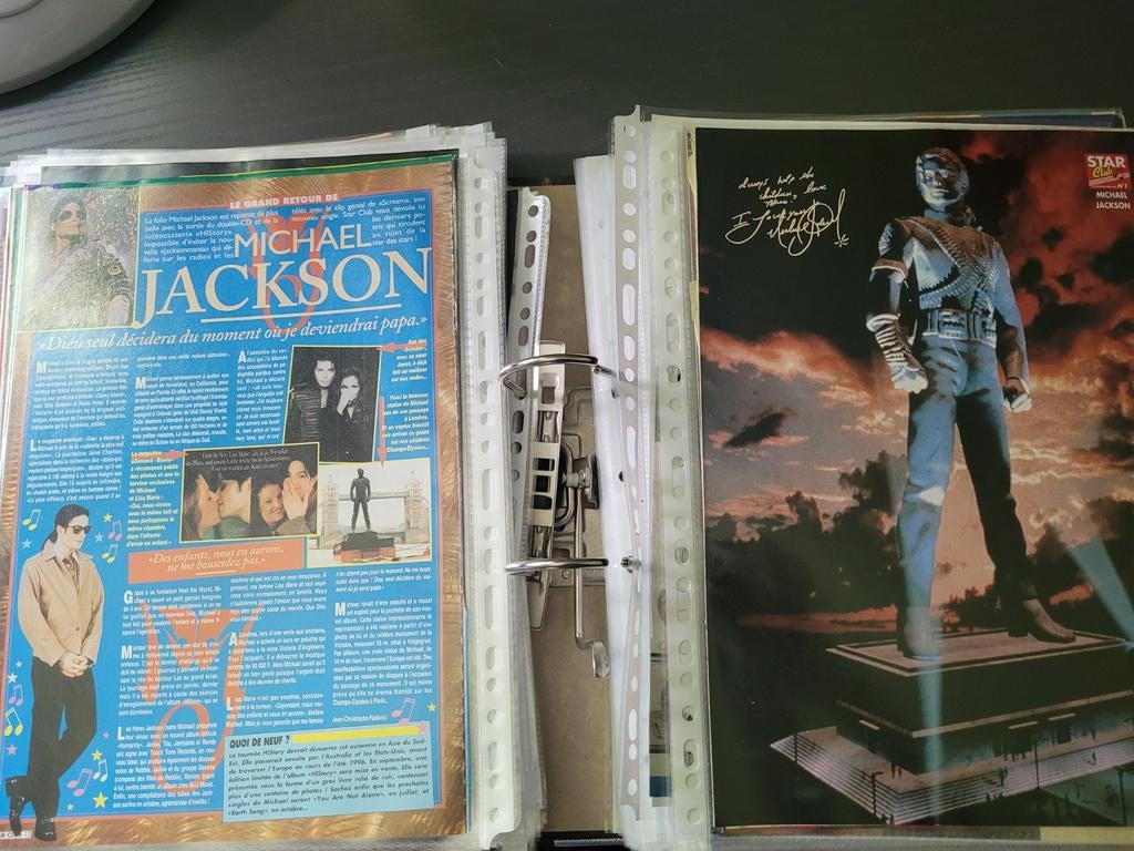 Articles sur Michael Jackson, Boeken, Ophalen
