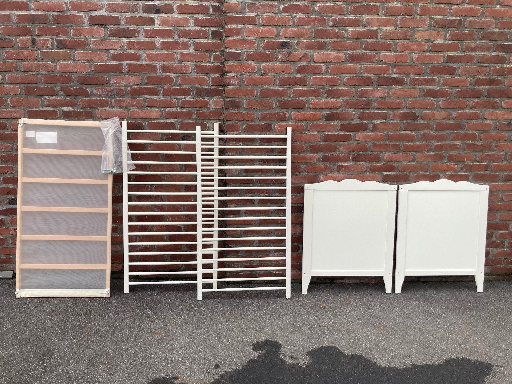 Hensvik (Ikea) Kinderbedje  0,6 x 1,2 m , wit, Ophalen, Zo goed als nieuw, Minder dan 140 cm, Minder dan 70 cm