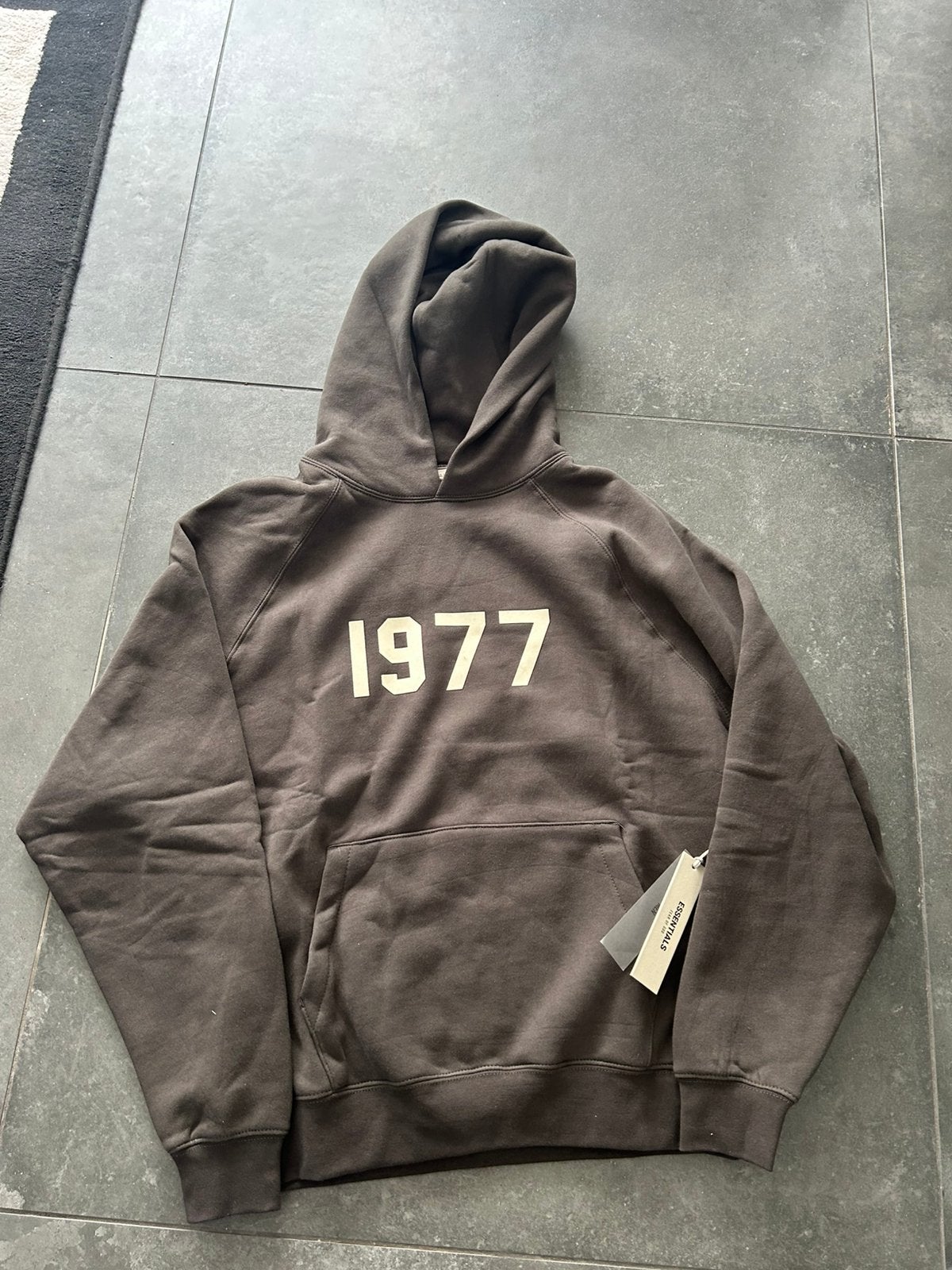 1977 essentials hoodie, Enlèvement, Neuf, Taille 46 (S) ou plus petite, Noir