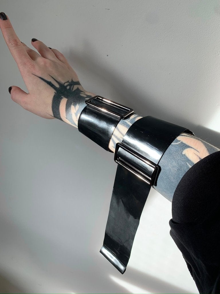 Latex Armband, Handtassen en Accessoires, Verzenden, Nieuw, Zwart, Overige materialen