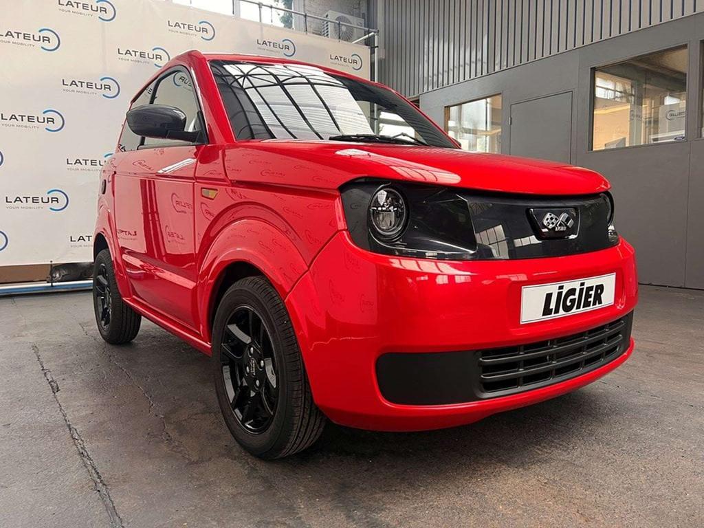 Ligier Myli IDeal E5 diesel Toledo Rood - Radio DIN Bluetoot, Auto's, Automaat, Euro 5, Stof, Gebruikt