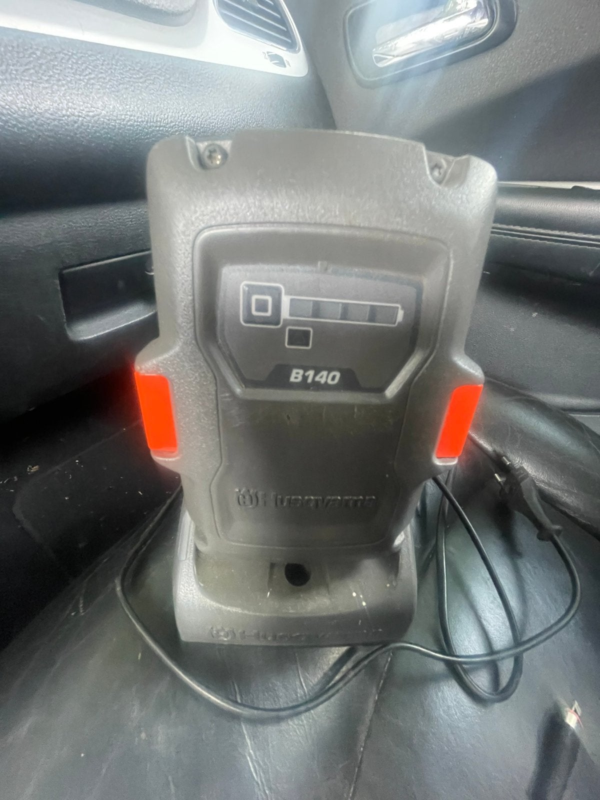 Husqvarna B140 et chargeur, Enlèvement ou Envoi, Comme neuf