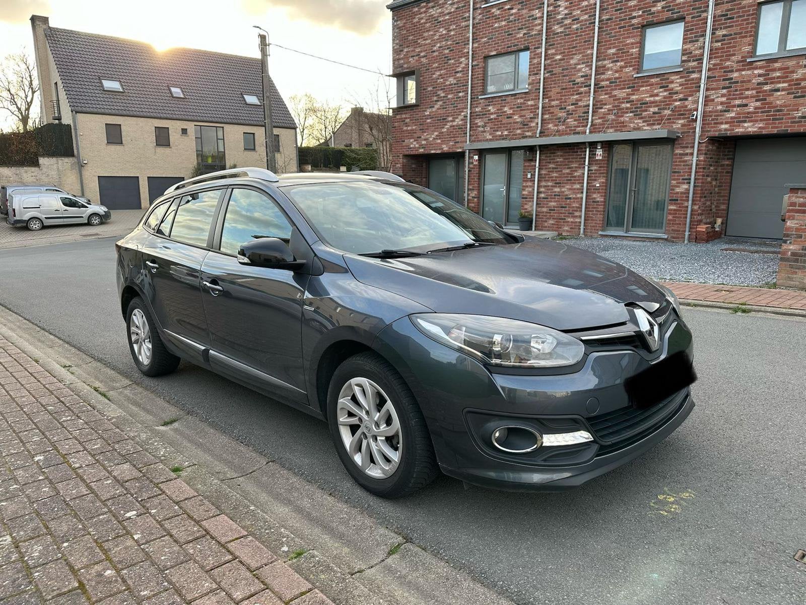 Renault Mégane 1.2 Limited ESSENCE - FACELIFT, Auto's, Renault, Dealer onderhouden, Particulier, Multifunctioneel stuurwiel, Mégane