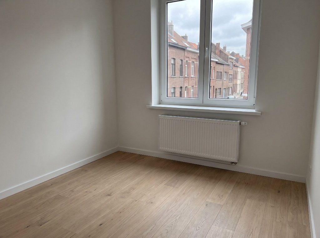 Nettoyage fin de bail avant état des lieux, Bruxelles, Nettoyage des vitres intérieures