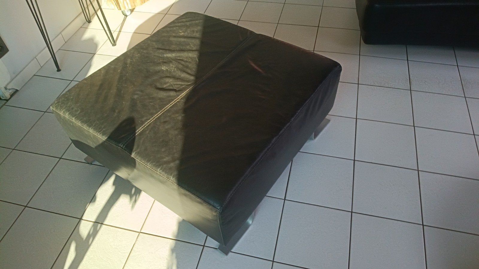 grote poef, Enlèvement, Cuir