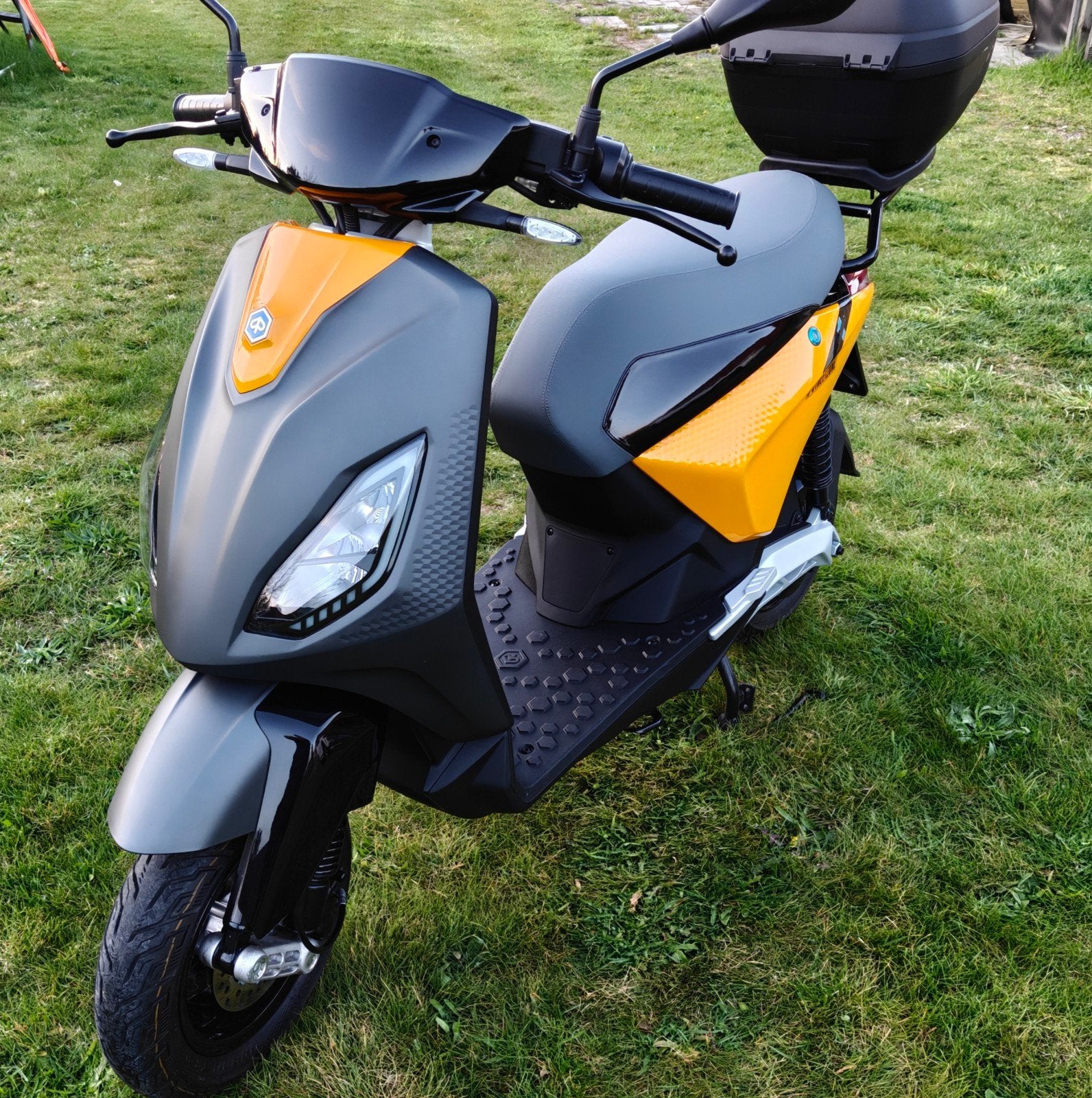 Piaggio one 1+  B klasse, Motoren, Particulier