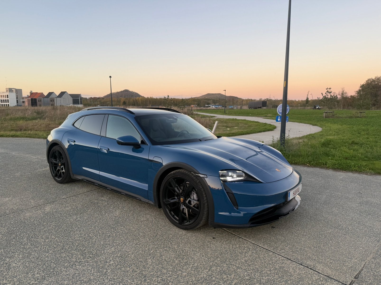 Porsche Taycan Cross Turismo | Pass Display | Sport Chrono, Autos, Cuir, Achat, Euro 6, Entretenue par le concessionnaire