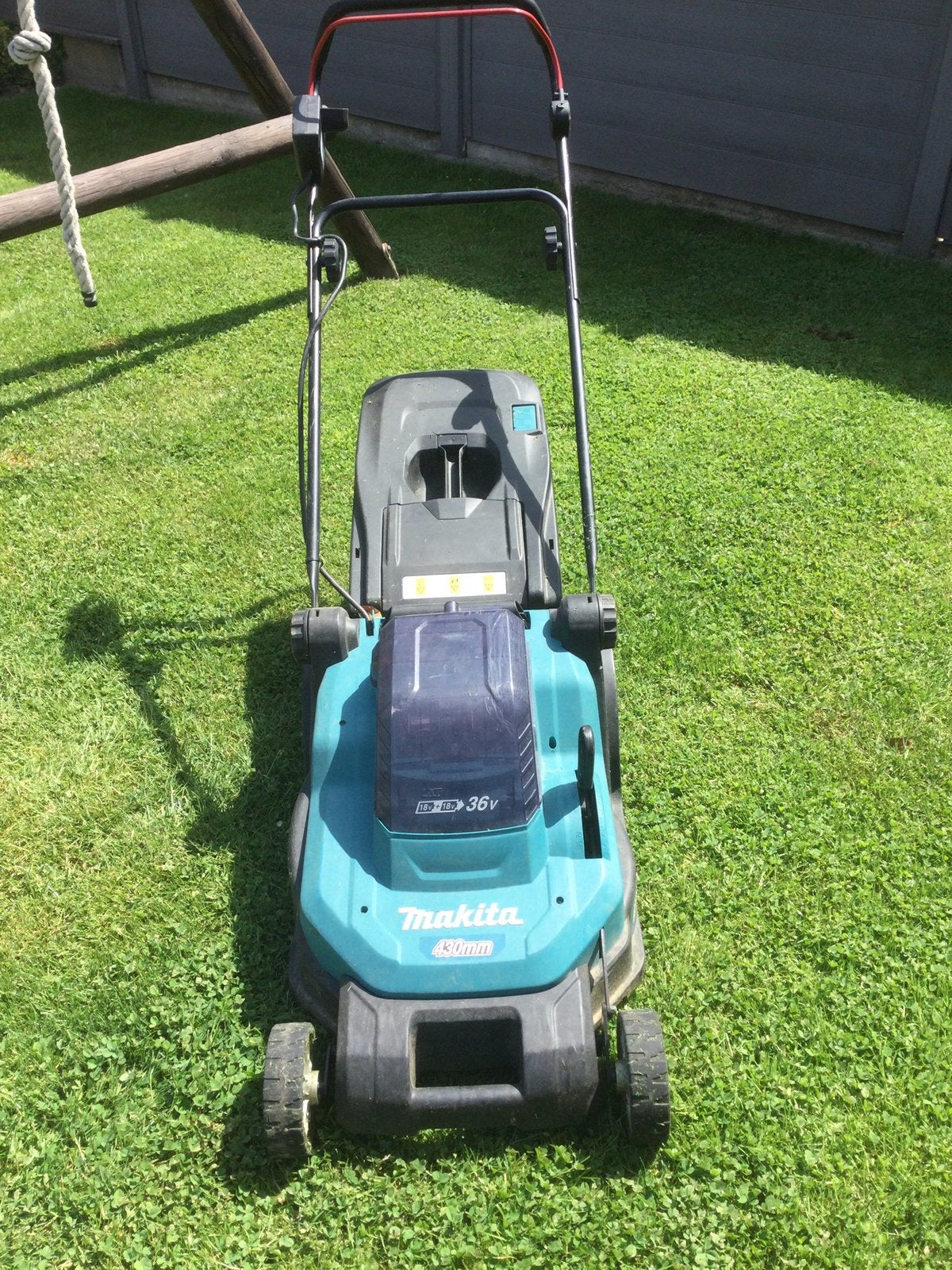 Makita dlm432 met batterijen en lader, Ophalen, Cirkelmaaier, Opvangbak, Accu-grasmaaier