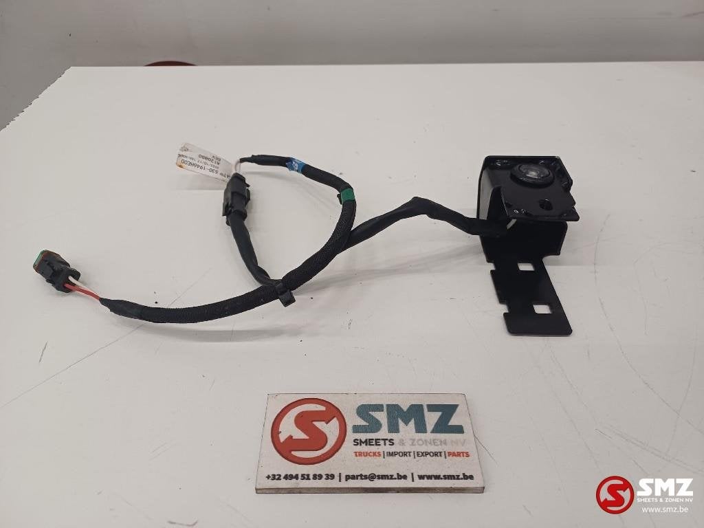 Lighting cab Caterpillar, Articles professionnels