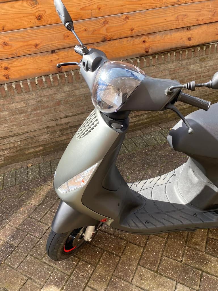 Piaggio Zip 2023 – 6.800 km – Donkergroen, Ophalen, Gebruikt, Zip, Klasse A (25 km/u)