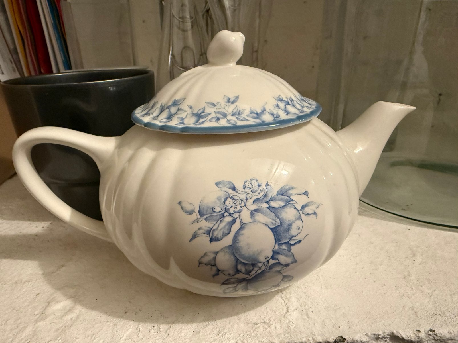 Théière en porcelaine Richard Ginori, Enlèvement