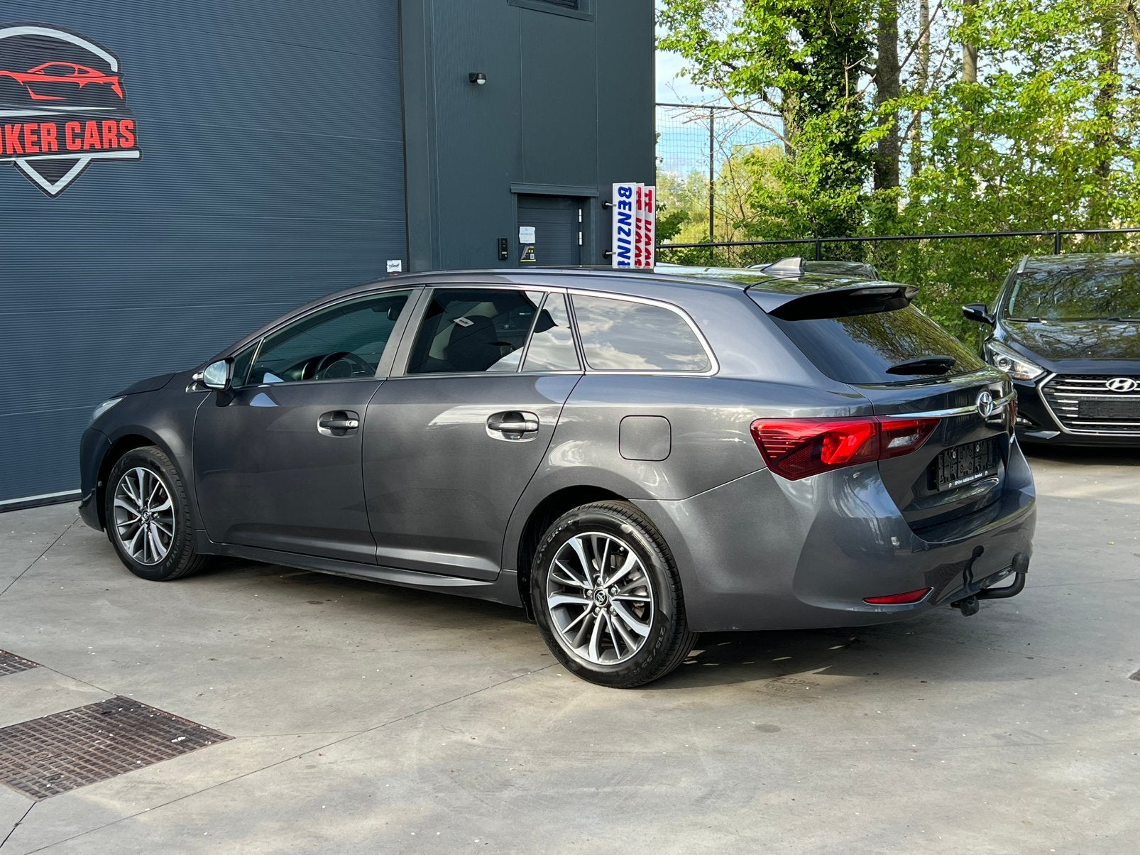 Toyota Avensis SW 1.8i Premium Navi Camera Trekhaak, Dealer onderhouden, Euro 6, 4 cilinders, 108 kW
