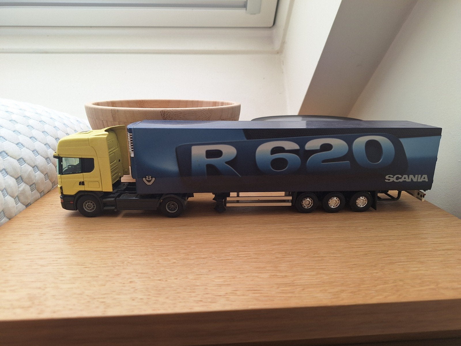Modelvrachtwagen met oplegger 1:50, Ophalen