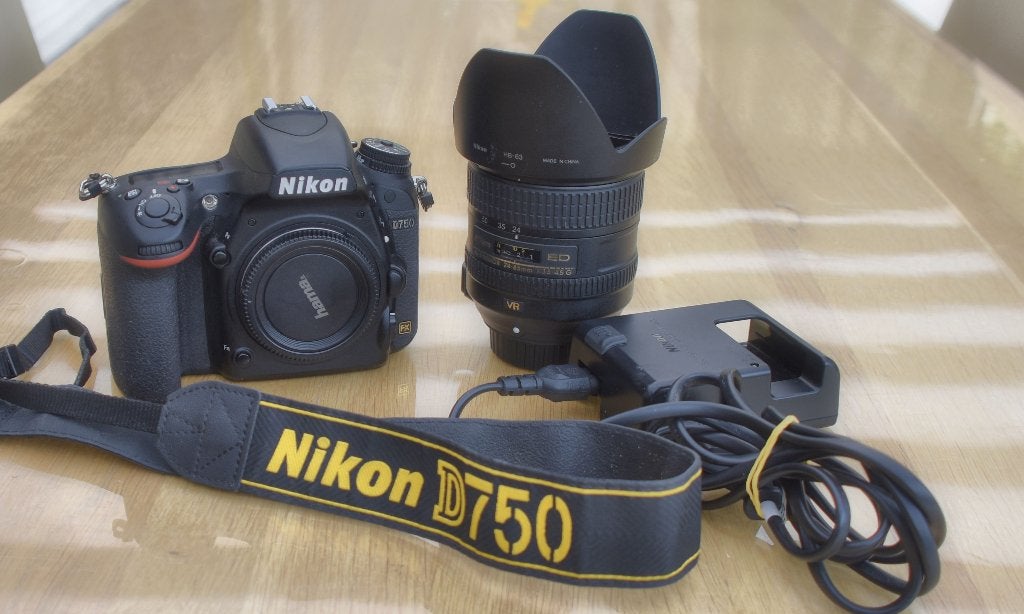 Nikon D750 met Nikkor 24-85 lens, TV, Hi-fi & Vidéo, Moins de 4 fois, Flash intégré, Comme neuf, Pare-soleil