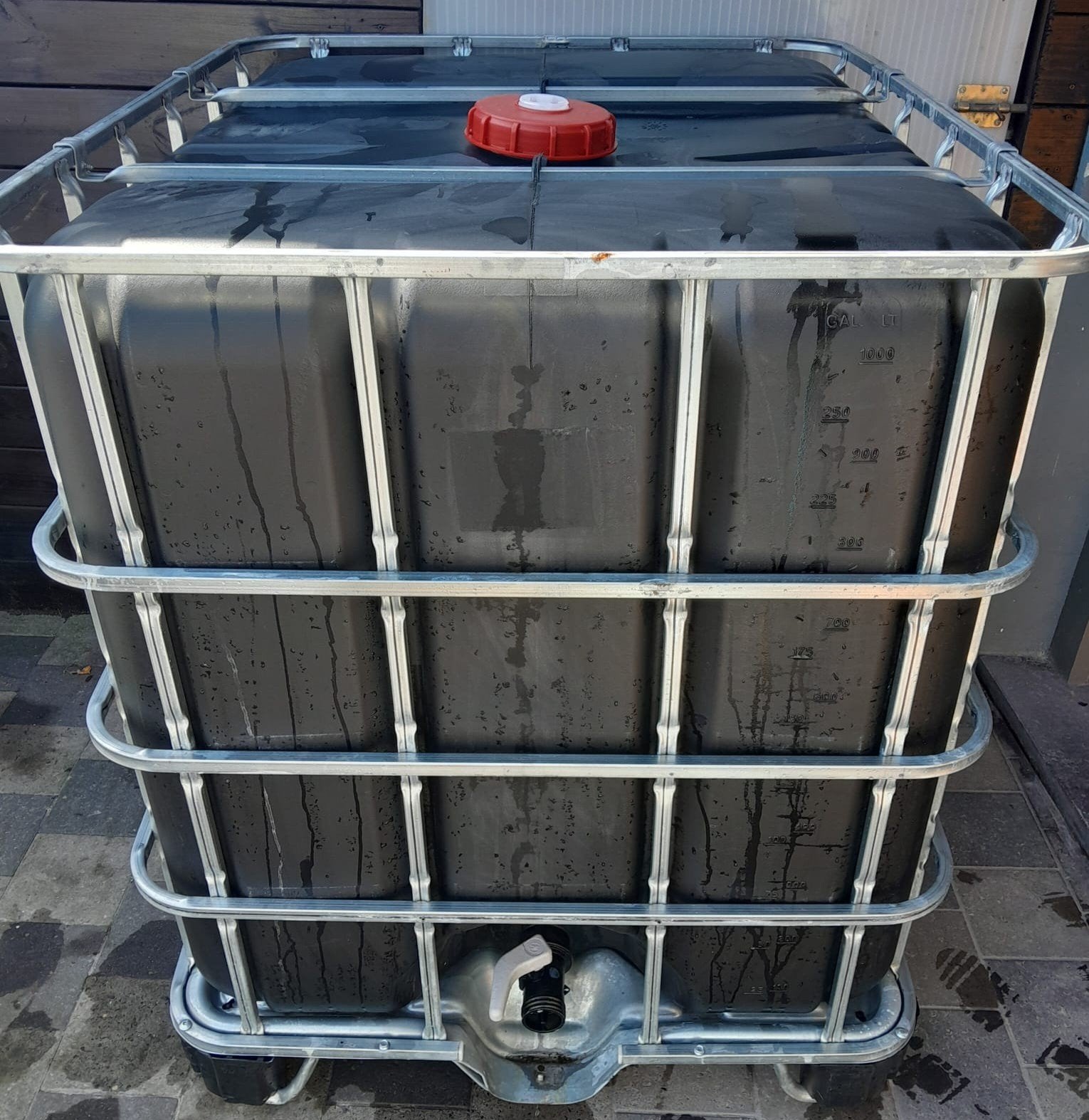 Zwarte IBC ton, Ophalen