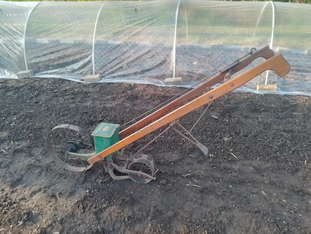 Hand zaaimachine ideal, Ophalen