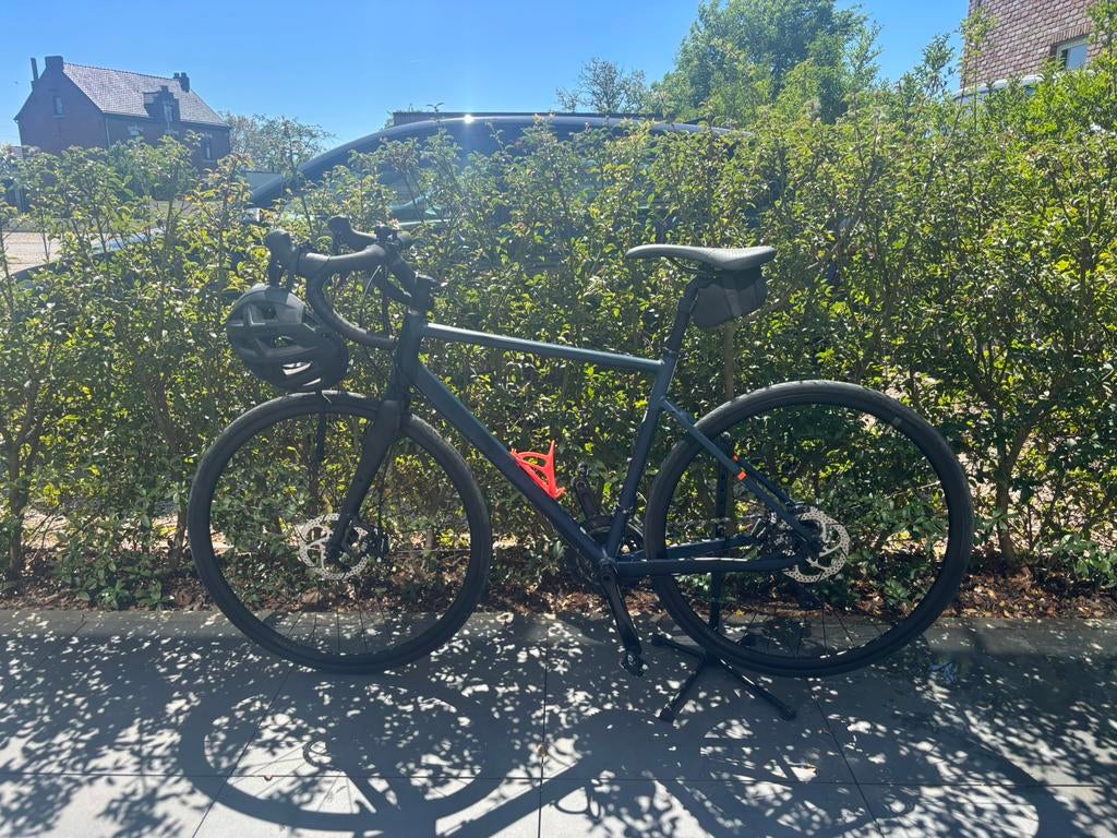 Racefiets triban 520 donker blauw, Vélos & Vélomoteurs, Vélos | Hommes | Vélos de sport & Vélo de randonnée, Comme neuf, Enlèvement