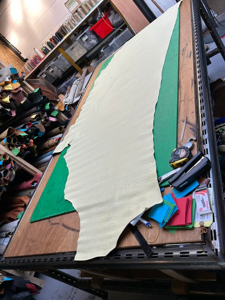 Banaan geel  halve huid 1.3 mm dikte soepel kroko print A230, Hobby en Vrije tijd, Ophalen of Verzenden, Zo goed als nieuw, Geel