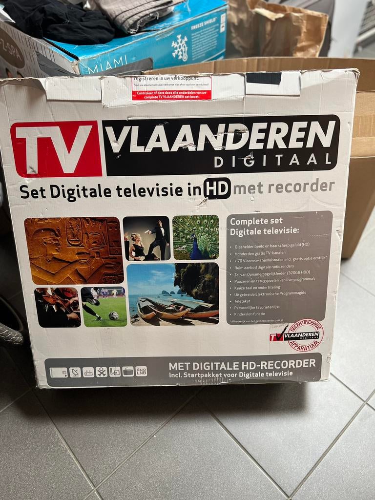 Tv Vlaanderen schotelantenne, Ophalen, Zo goed als nieuw, (Schotel)antenne