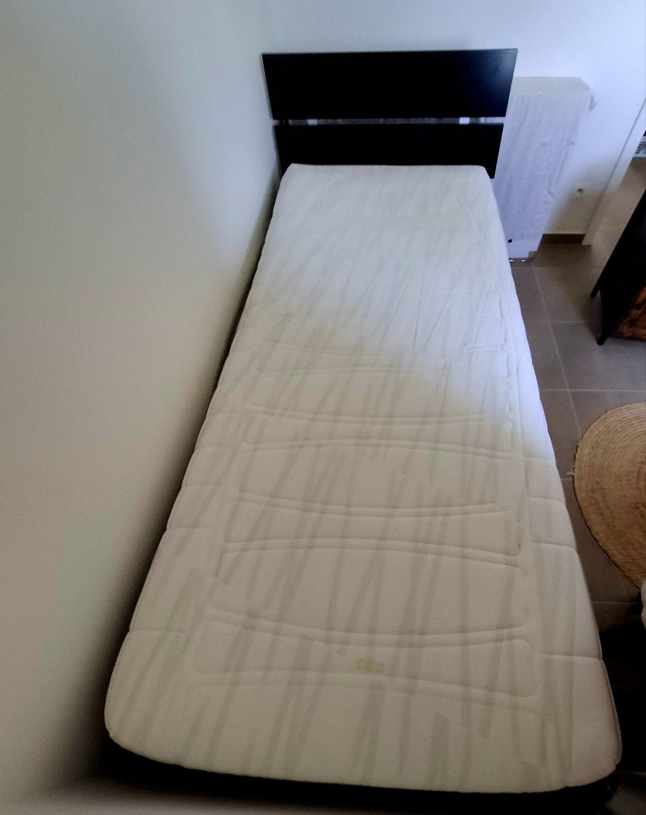 Eenpersoonsbed 90 x 200 cm - Met lattenbodem en matras., Huis en Inrichting, Ophalen, Verstelbaar, 90 cm, Eenpersoons