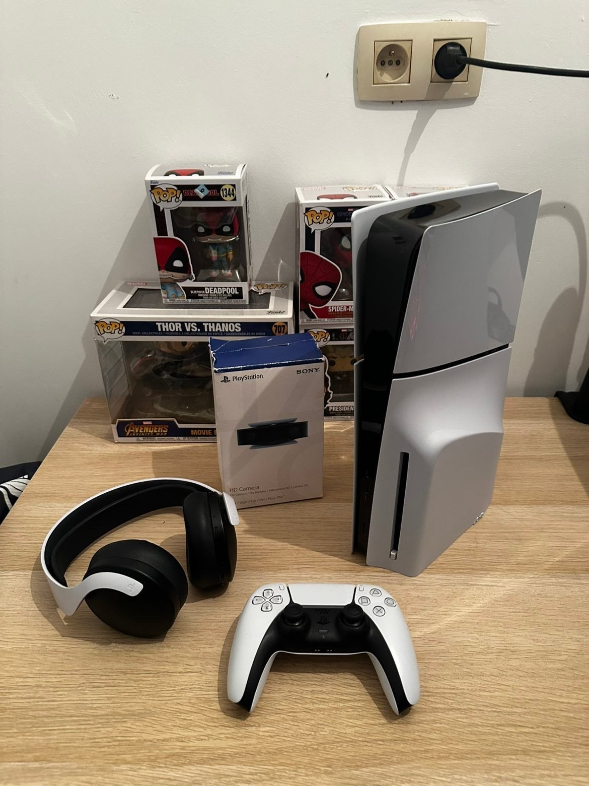 ps5 slim disc edition ps5  bundle 1 of 2 controllers, Games en Spelcomputers, Ophalen of Verzenden