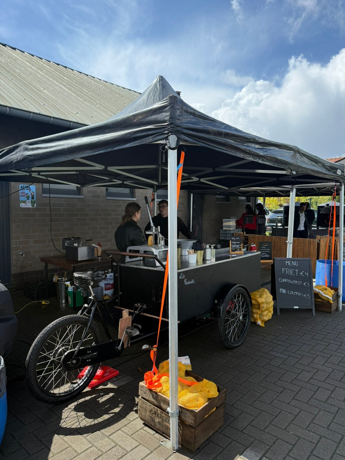 Unieke foodtruck + catering materiaal, Ophalen