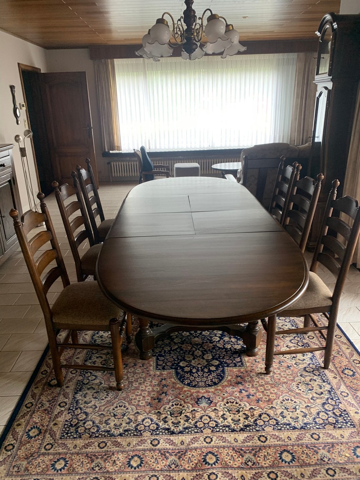 Eettafel met 6 stoelen en wandkast, Huis en Inrichting, Ophalen, Zo goed als nieuw