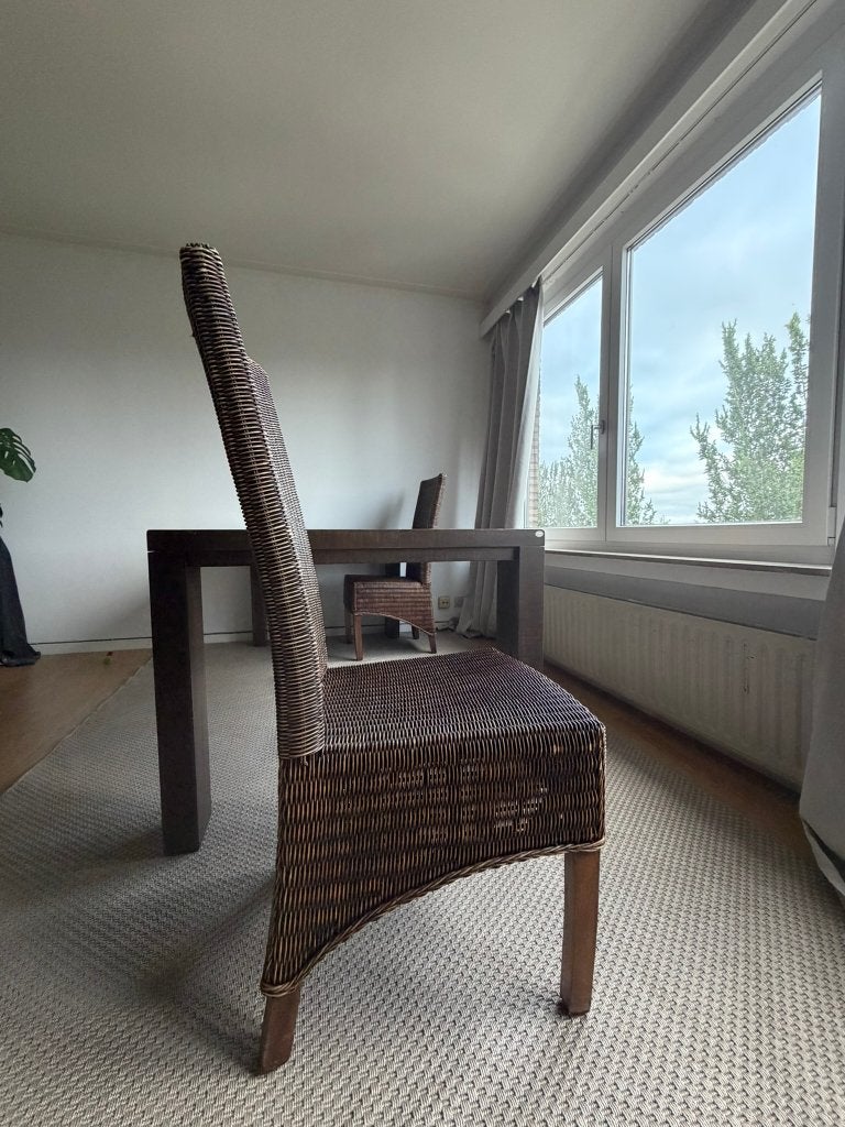 Bruine rotan eetkamerstoel met hoge rugleuning, Huis en Inrichting, Ophalen, Hout, Gebruikt, Bruin