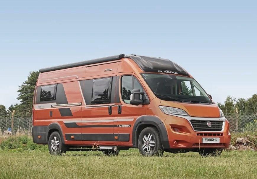 Mobilhome Adria 640 SLB, Caravans en Kamperen, Mobilhomes, Automaat, Chemisch toilet, Buscamper of Camperbus, Fiat