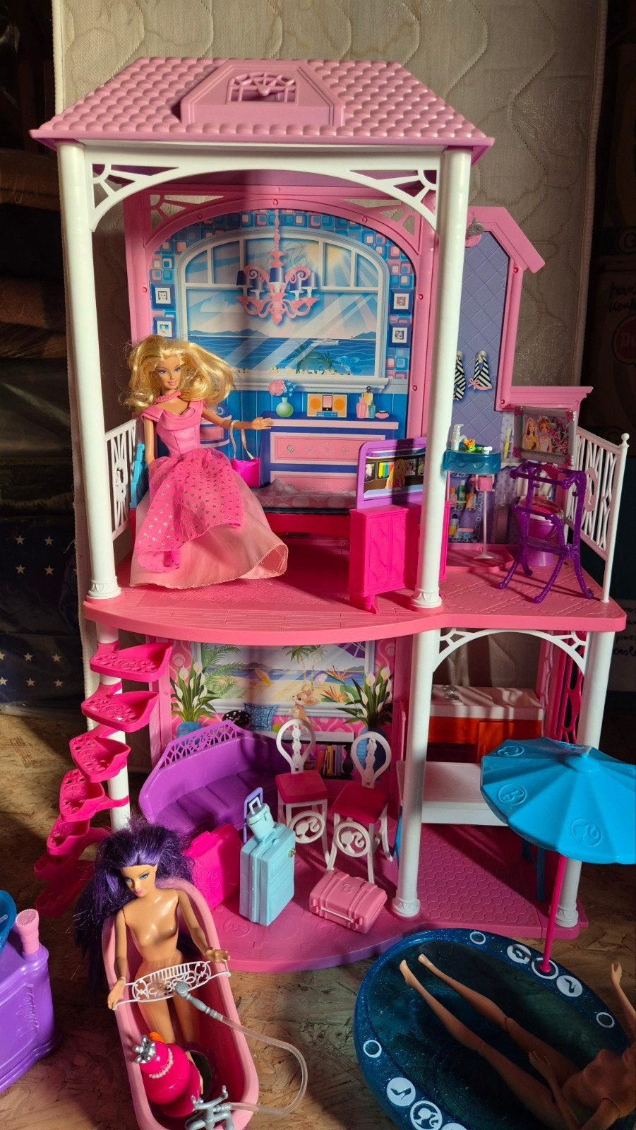 barbiehuis, Collections, Enlèvement
