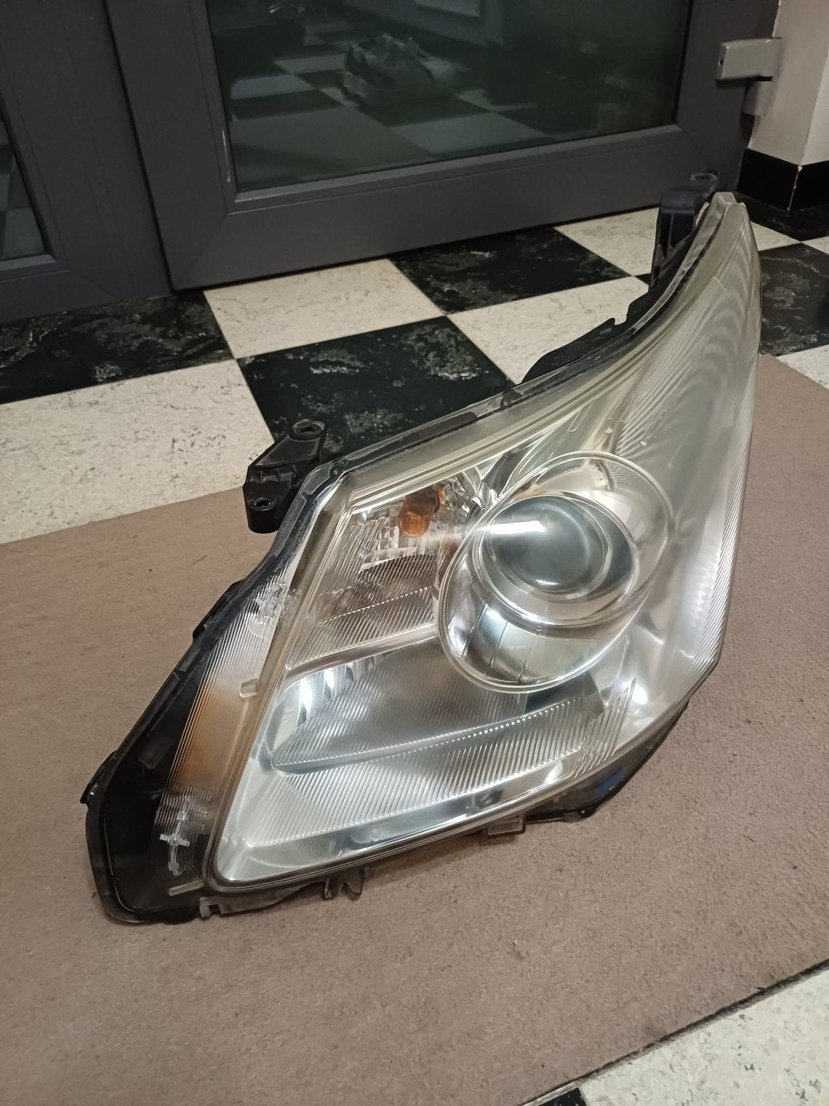 Toyota Avensis 2011 Xenon koplamp, Enlèvement, Utilisé, Toyota