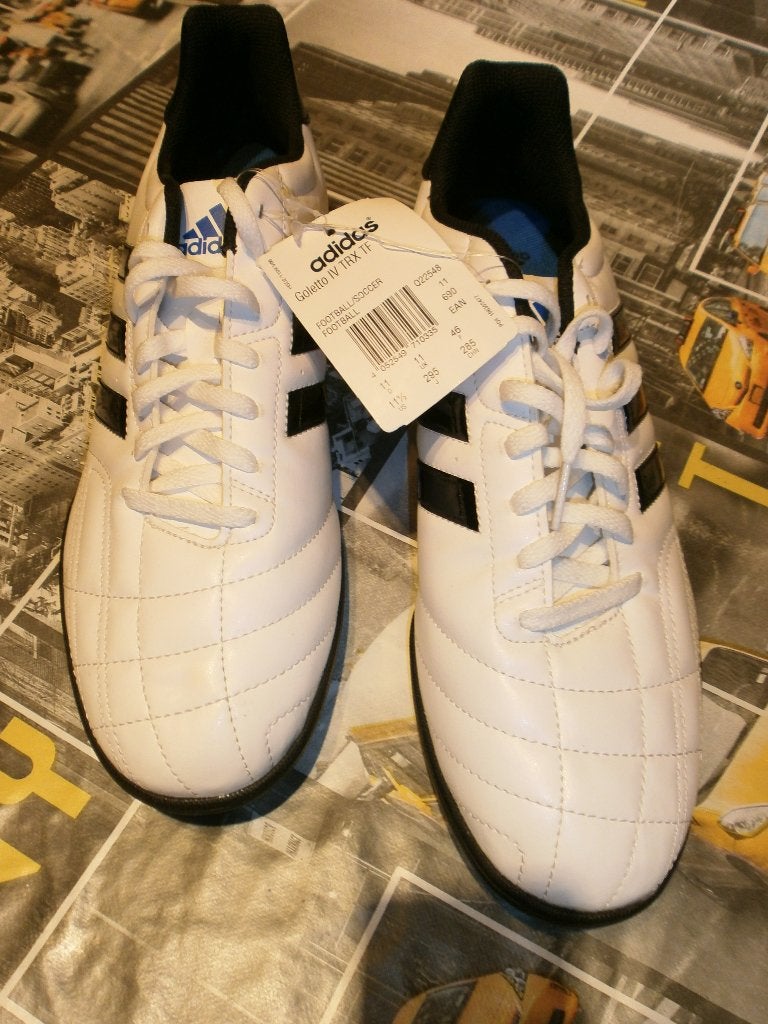 nouveaux baskets Adidas foot pointure 46 NOUVEAUX, Sports & Fitness, Football, Enlèvement ou Envoi, Neuf, Chaussures