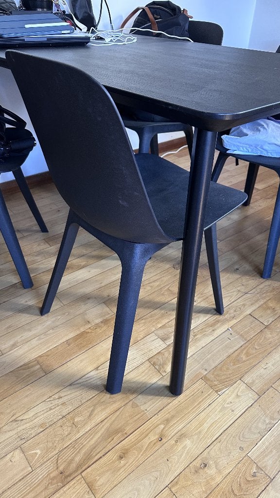 Ensemble IKEA ROGER – table + 4 chaises, 100 à 150 cm, Synthétique, Quatre personnes, Comme neuf