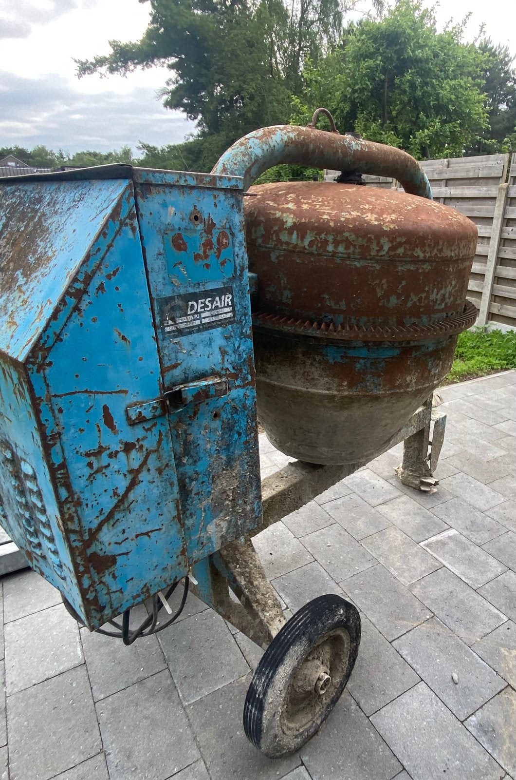 Grote Mortelmolen/betonmolen op 220 stekker, Doe-het-zelf en Bouw, Betonmolens, Ophalen, Zo goed als nieuw