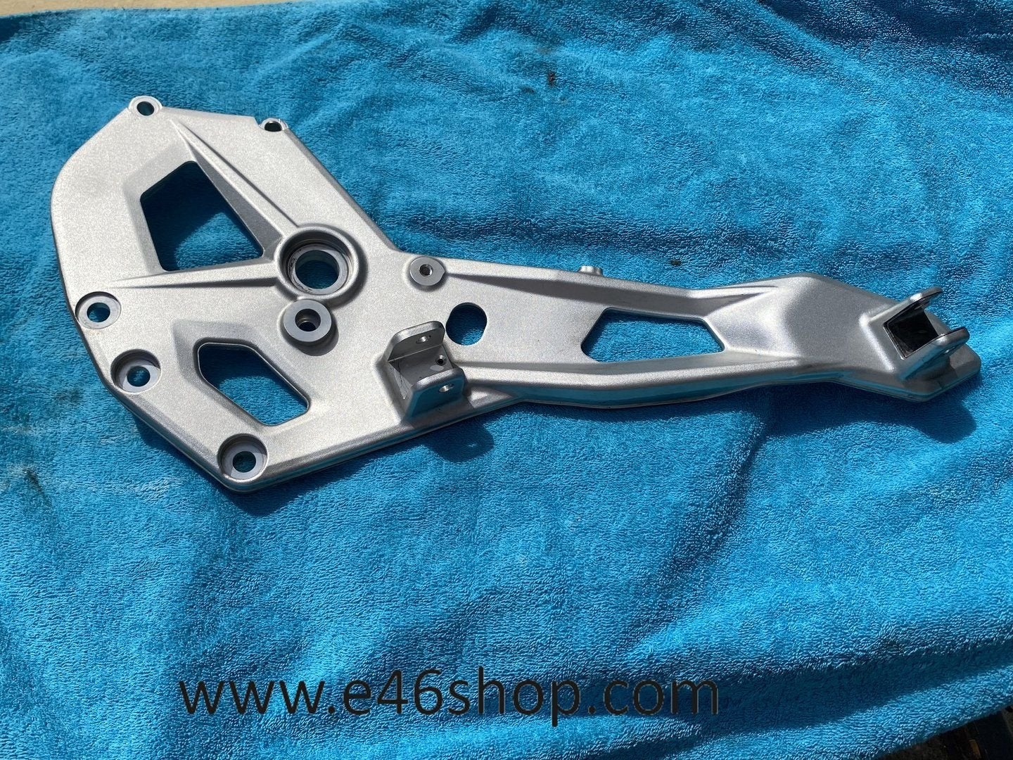 BMW F900R K83 VOETSTEUNEN SCHETSPLAAT LINKS OEM 8404013, -, Utilisé, -, -