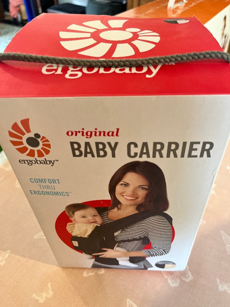 Wandelen terwijl je baby tegen je slaapt? Ergobaby, Kinderen en Baby's, Babydragers en Draagdoeken, Gebruikt, Buik of Rug, Draagzak