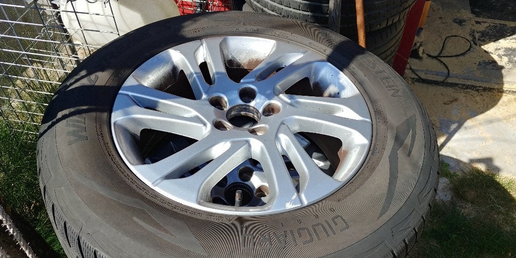 4 velgen volvo xc 60 met 2 goede banden en 2 minder goed, Gebruikt, Banden en Velgen, 17 inch, All Season