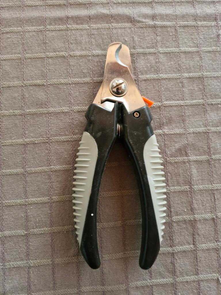 Nagelknipper hond, Ophalen