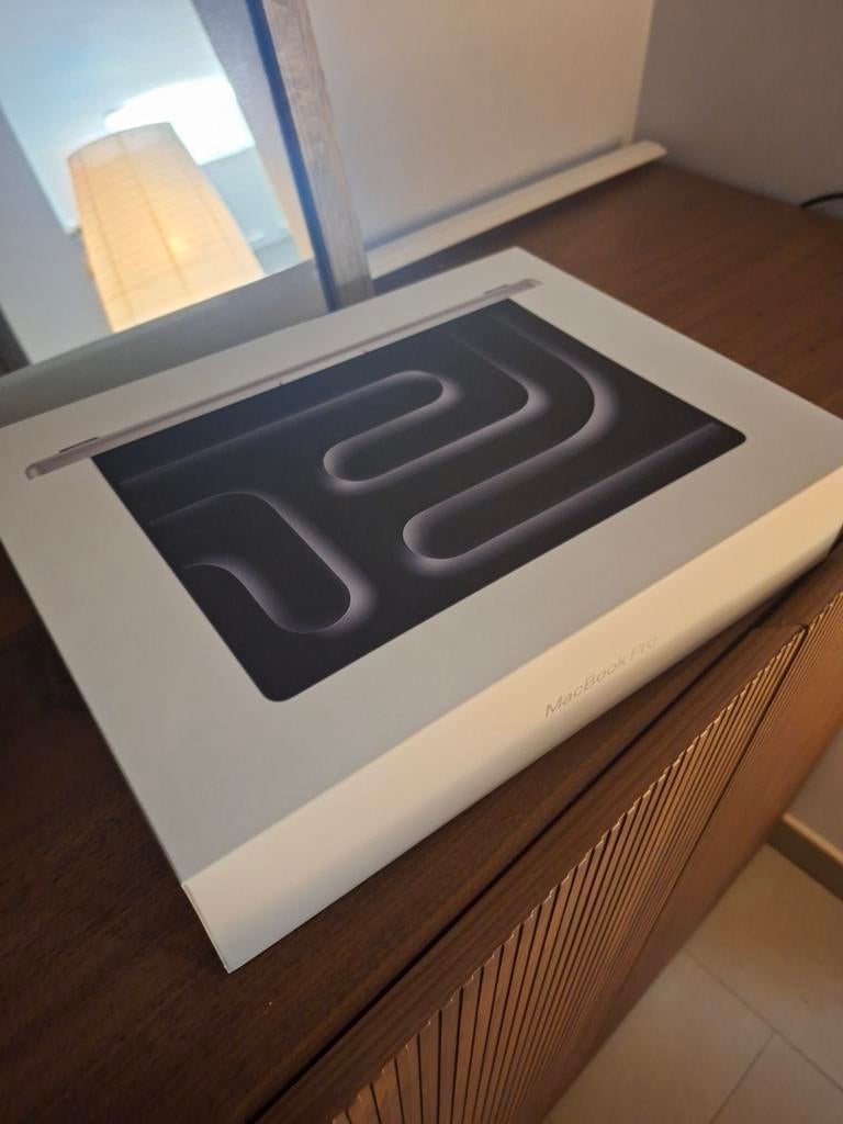 MacBook Pro 14 pouces (M4, 24 Go de RAM, 512 Go de SSD), Qwerty, 512 GB, Enlèvement, Neuf