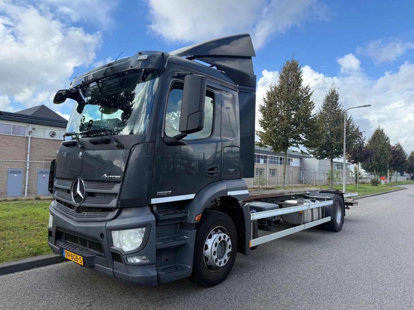 Mercedes-Benz Antos 1827 2015 euro 6, Auto's, Automaat, Mercedes-Benz, Diesel, Zilver of Grijs