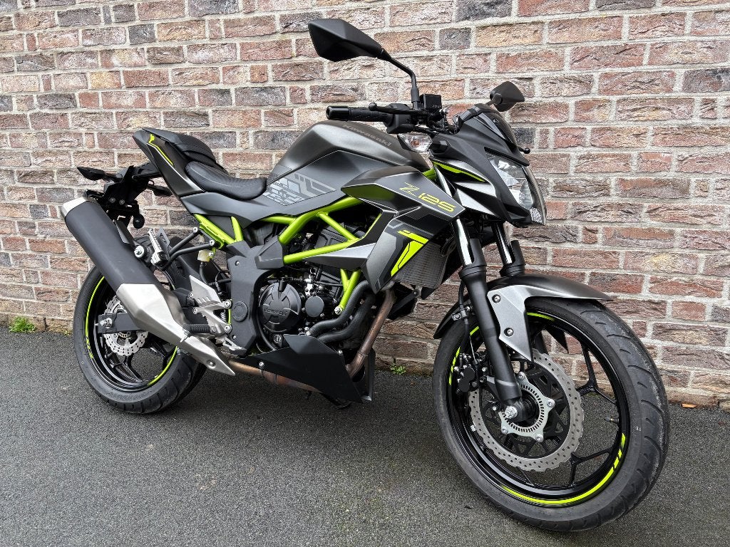 KAWASAKI Z 125 de 2025 avec 1300 km, Motos, Motos | Kawasaki, Occasion, Permis Moto A1 minimum, Particulier, Éclairage LED