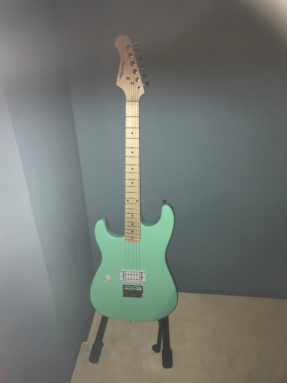 Fazly linkshandige gitaar, Musique & Instruments, Instruments à corde | Guitares | Électriques, Enlèvement, Comme neuf