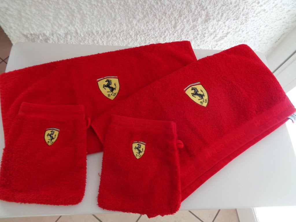 Essuie éponge Ferrari F1 X 2P + gants toilette X 2 p Neuf, Envoi, Neuf, Autres types