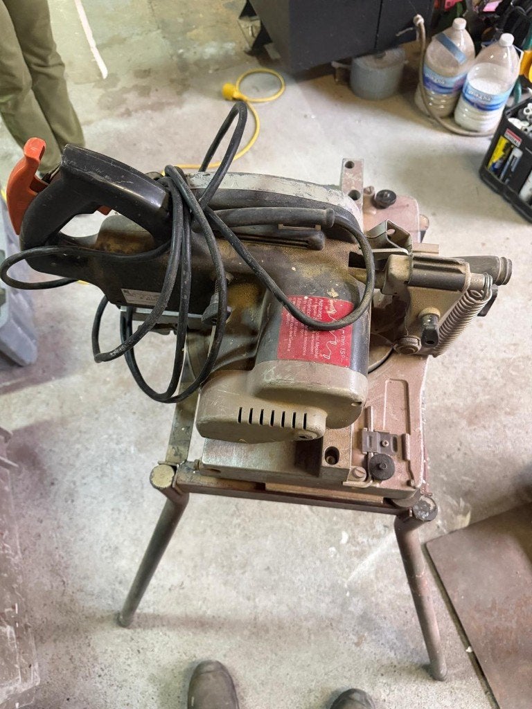 Scie à onglet sur châssis metal, Bricolage & Construction, Outillage | Scies mécaniques, 1200 watts ou plus, 30 à 70 mm, Enlèvement