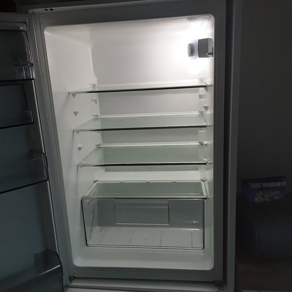 AEG inbouwkoelkast, Elektronische apparatuur, Zonder vriesvak, 100 tot 150 liter, Zo goed als nieuw, Energieklasse A of zuiniger