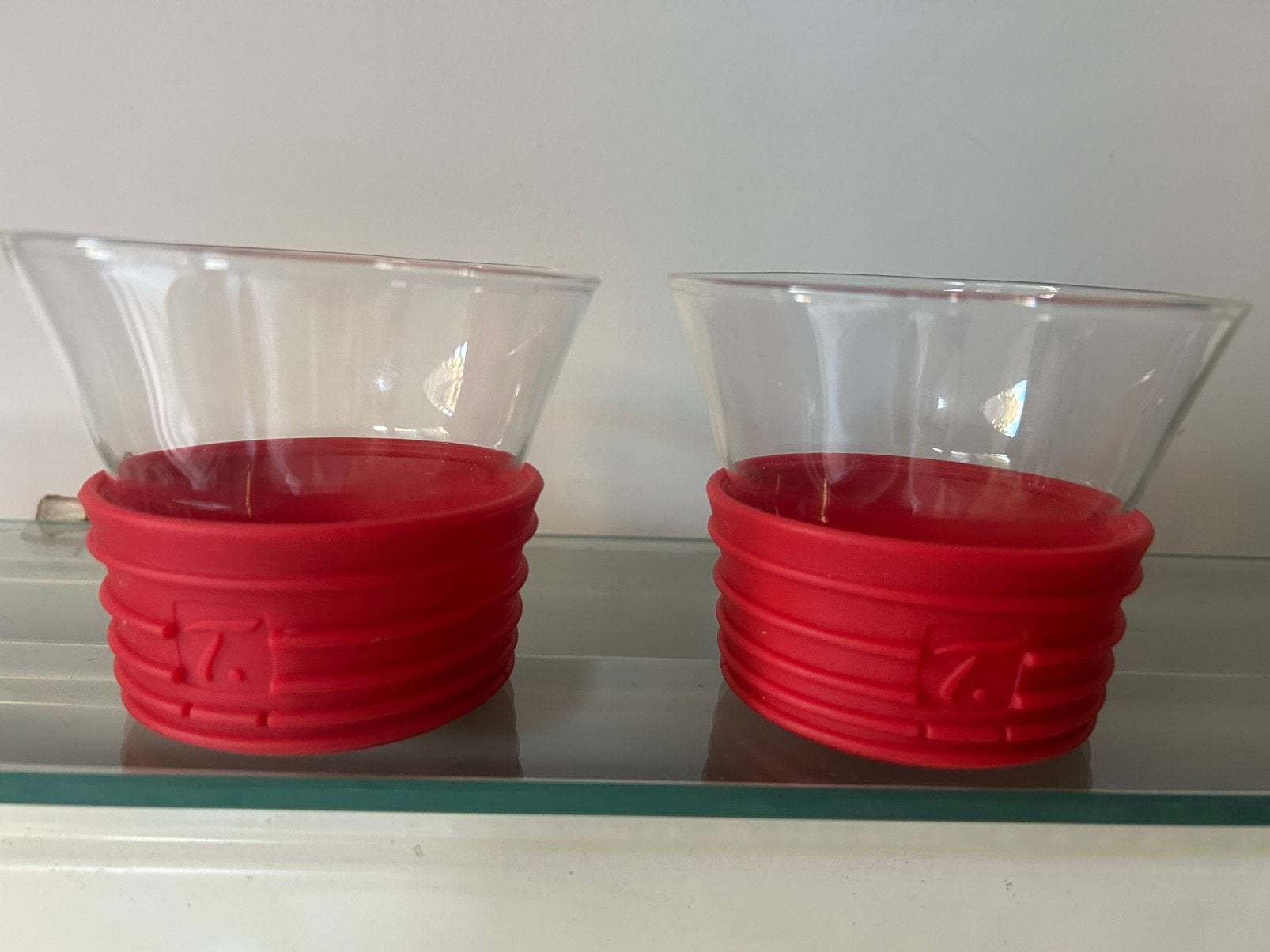 2 verres à thé+bracelet de protection rouge EN VENTE, Enlèvement, Neuf