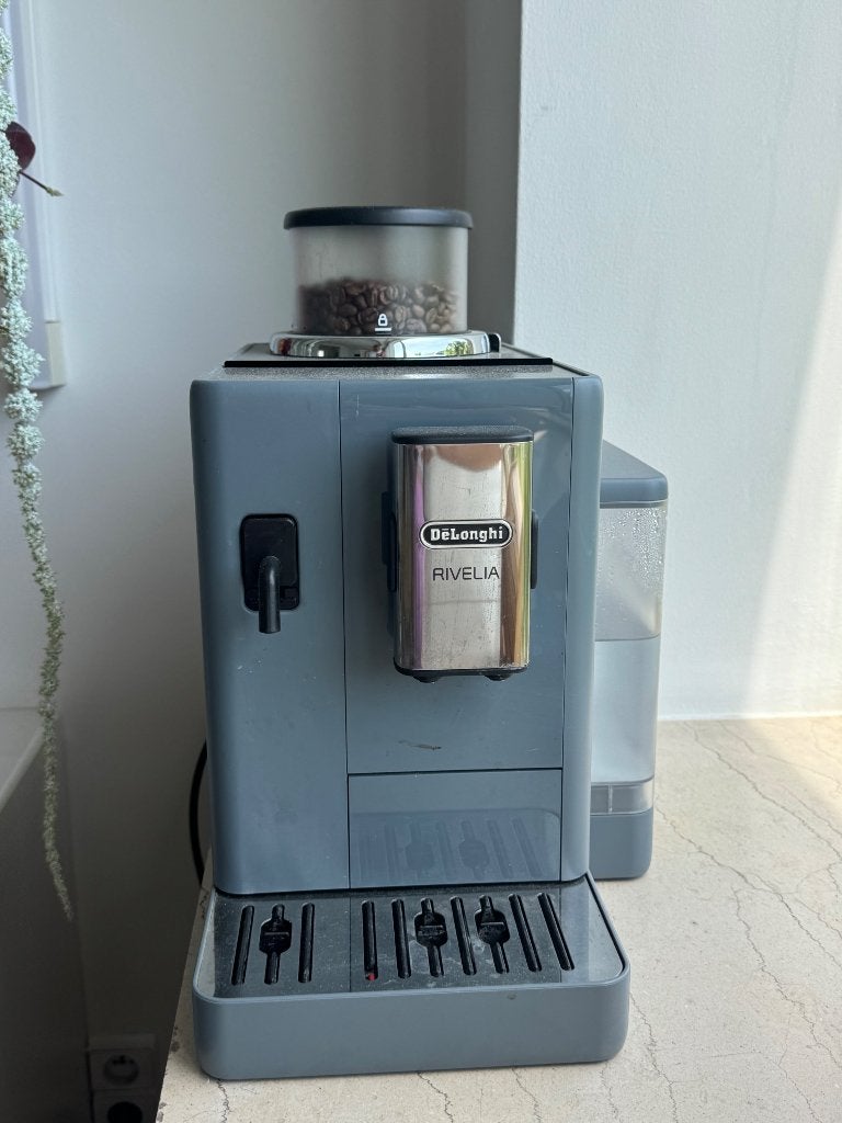 Koffiemachine Delonghi Rivelia, Elektronische apparatuur, Koffiezetapparaten, Ophalen, 10 kopjes of meer, Koffiemachine, Koffiebonen