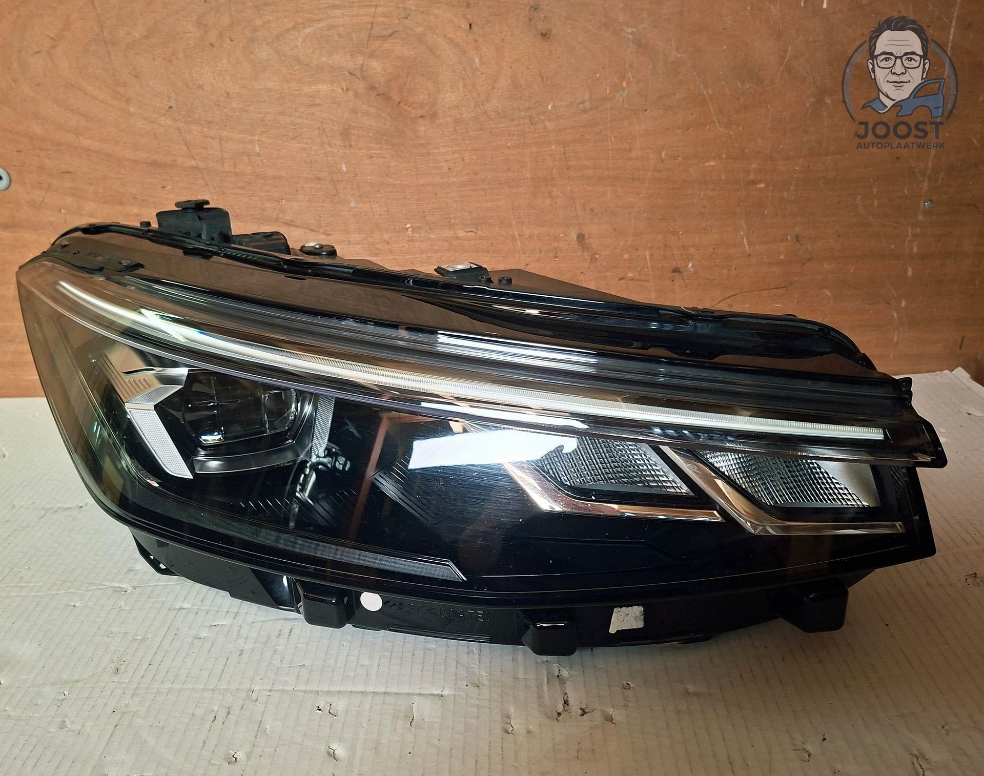 Koplamp rechts LED orgineel VW Passat B9 v.a 2023 3J1941006, Enlèvement ou Envoi, Origine de la pièce connue, Utilisé, -Volkswagen AG