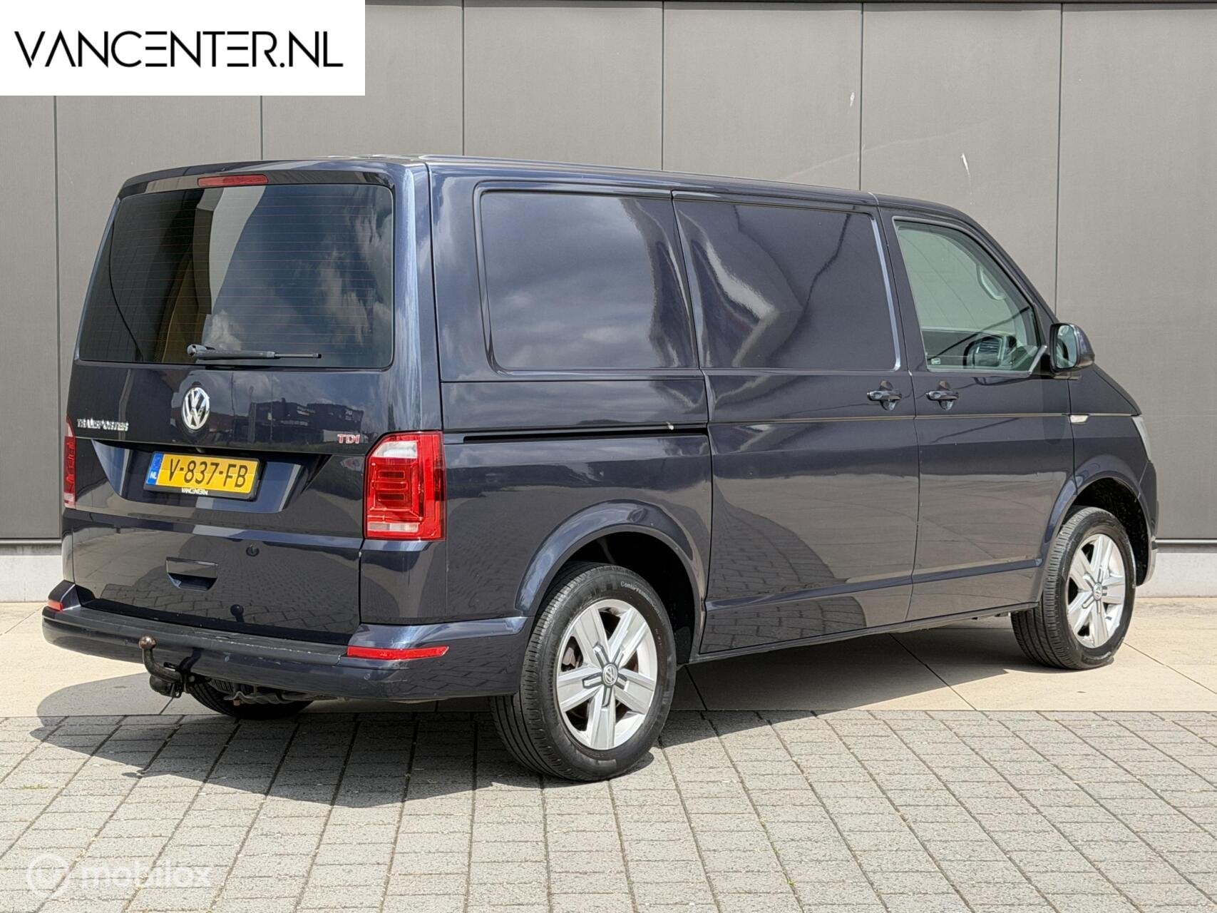 Volkswagen Transporter 2.0 TDI 204PK DSG L1 Automaat Carplay, Auto's, Stof, Gebruikt, Lichtsensor, 2500 kg