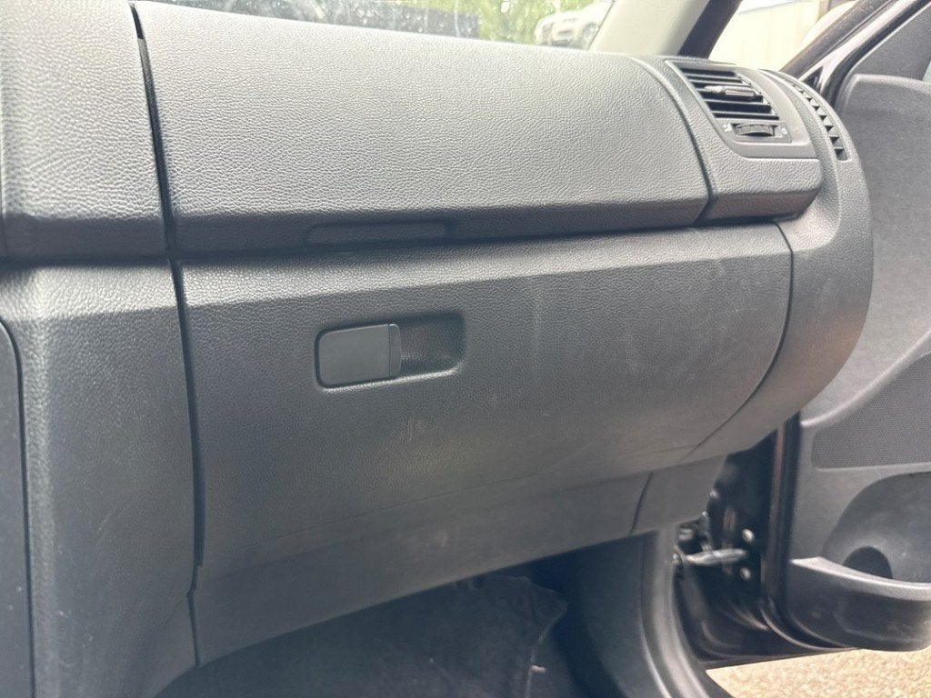 COMPARTIMENT A GANTS Skoda Fabia II Combi (01-2007/12-2015), Utilisé, Info@skoda-auto.de, Skoda, Max-Planck-Straße  3-5
64331  Weiterstadt, DE